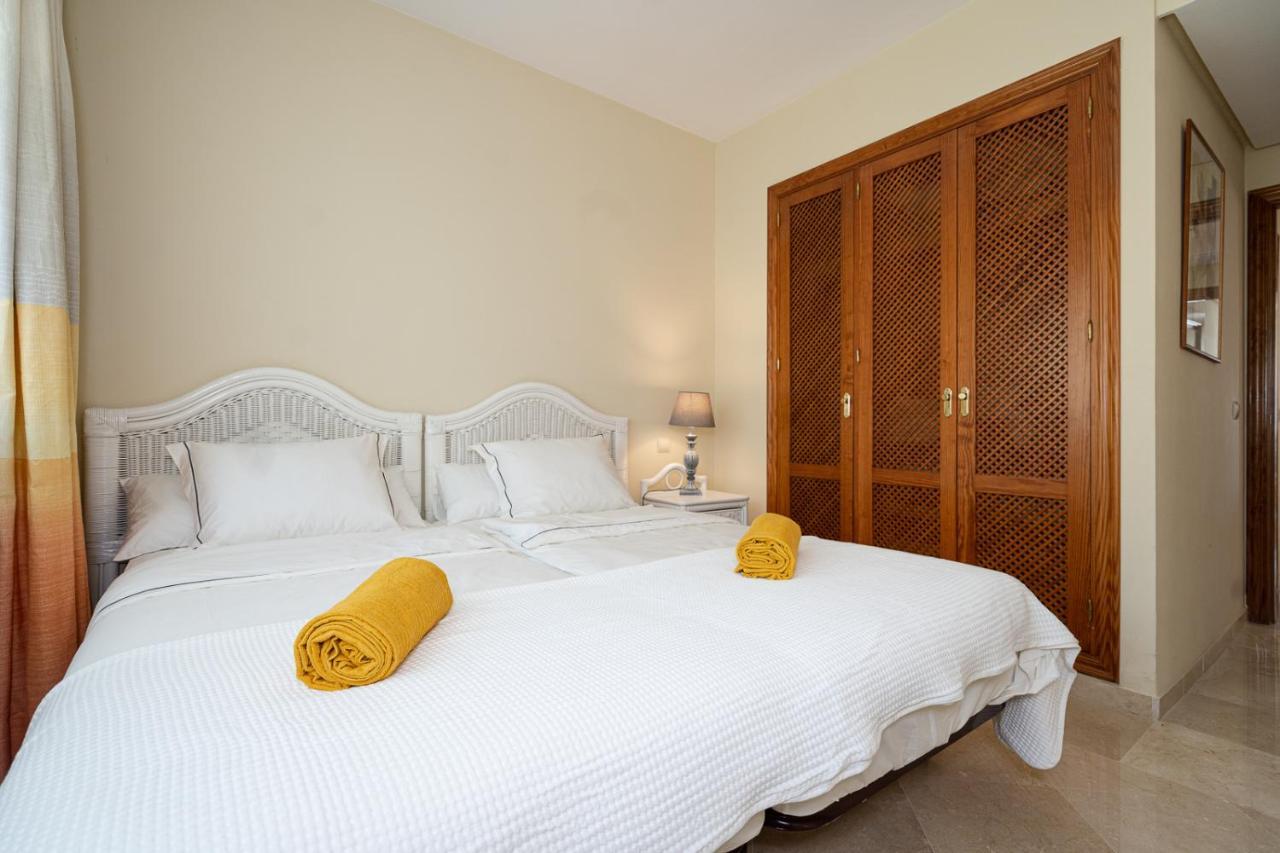 Costalita Beach Apartment เอสเตโปนา ภายนอก รูปภาพ