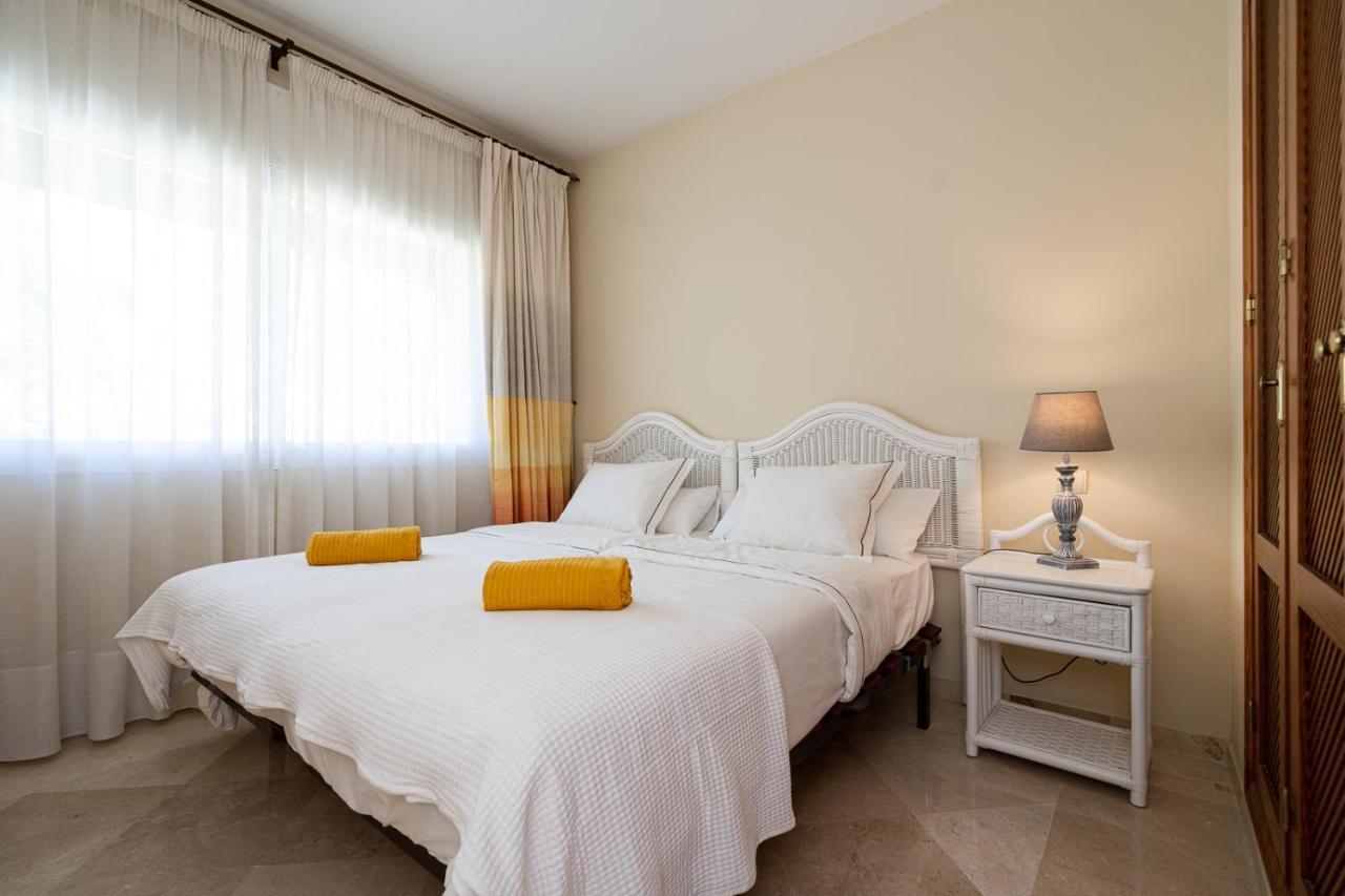 Costalita Beach Apartment เอสเตโปนา ภายนอก รูปภาพ